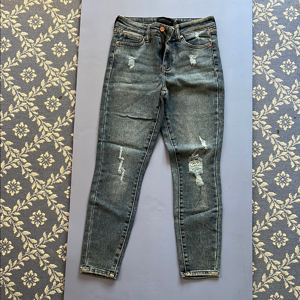 Kendall & Kylie Black Skinny Jeans with Contemporary Design